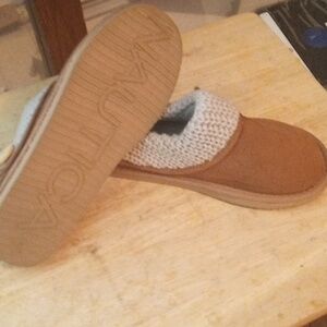 Nautica Riverbreeze slippers with hard bottoms
